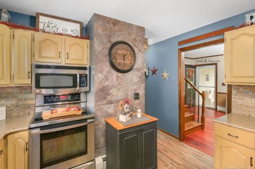 32 Elvira Hts, Putnam CT  06260-2500 exterior