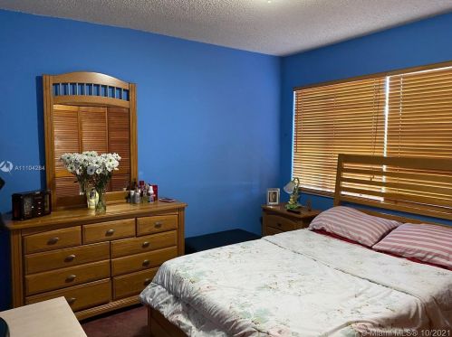 8830 150th St, Hialeah, FL 33018-8048