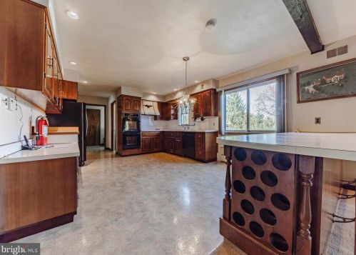 520 Lakeview Dr, Auburn NJ  08085-1248 exterior