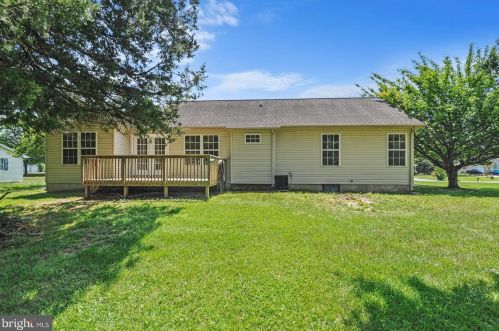 13 Huntington Cir, Dover, DE 19904-9604
