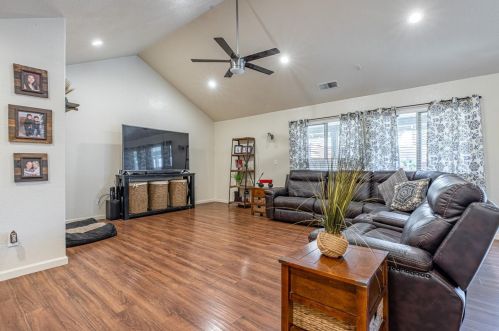 1216 Glenbrook Way, Modesto CA  95355-3676 exterior