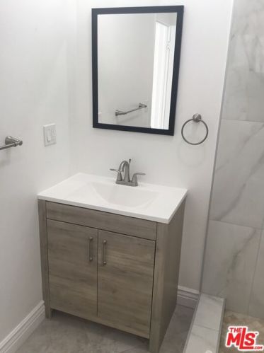 2720 Valencia Dr, Bakersfield CA  93306-6500 exterior