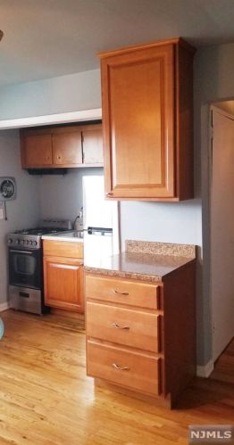 612 Hillside Ave, Nutley, NJ 07110-1144