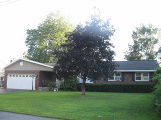 17 Ledgewood Dr, Albany, NY 12205-1718