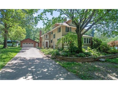 1936 Maple Rd, Cuyahoga Falls OH  44224-4633 exterior