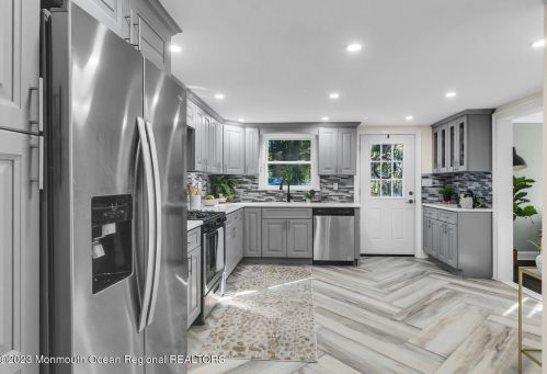 961 Front St, Tinton Falls NJ  07701-5615 exterior