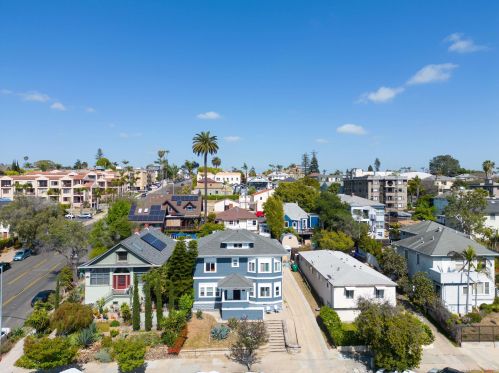 1055 21st St, San Diego, CA 92102-1875