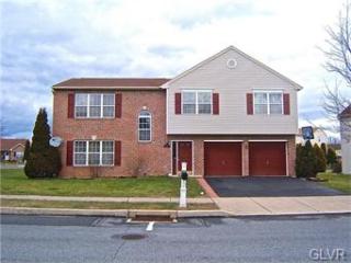 28 Heritage Ln, Easton, PA 18045-7431