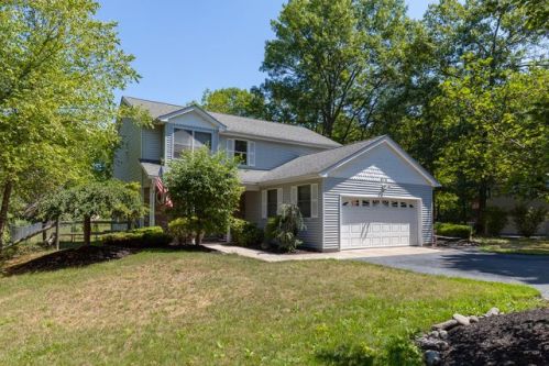 615 South St, Highland, NY 12528-2234
