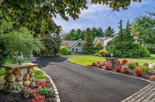 24 Highmeadow Ln, Muttontown, NY 11771-4001