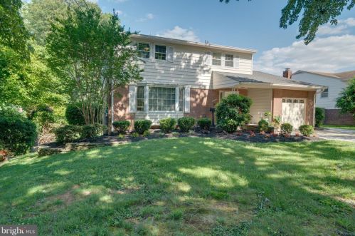 2723 Welcome Dr, Falls Church, VA 22046-3852