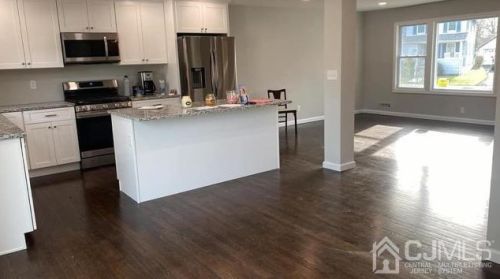 212 Freeman St, Woodbridge NJ  07095-3128 exterior