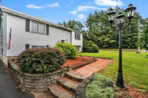 114 Litchfield Rd, Londonderry, NH 03053-7407