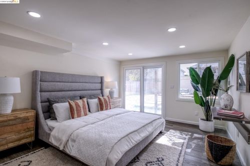 557 63 St, Oakland CA 94609-1244 exterior