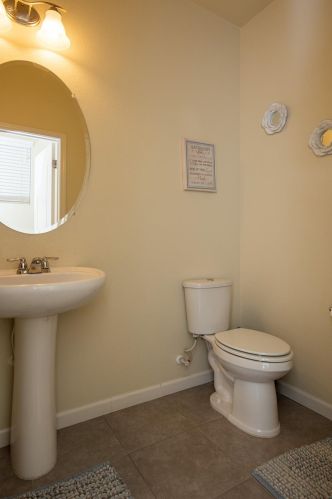 730 Sawtooth St, Manteca CA  95337-7827 exterior