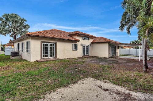 7090 5th Ave, Hialeah FL  33014-4952 exterior