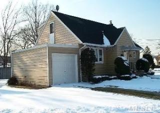 7 Burton Ln, East Massapequa, NY 11758-5315