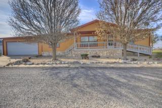300 Bluff Valley Dr, Fredericksburg, TX 78624-8304