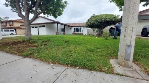 711 Montrose St, Rialto CA  92376-7820 exterior