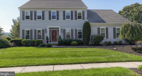 530 Indian Run Dr, Hummelstown, PA 17036-8740