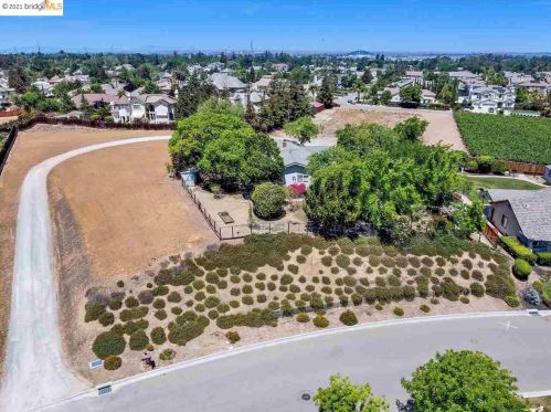 486 Quail Glen Dr, Oakley CA  94561-3942 exterior
