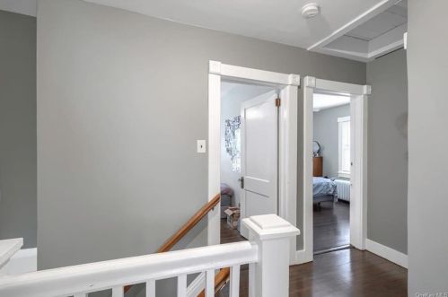 2 Riverside Dr, Airmont NY  10901-5703 exterior