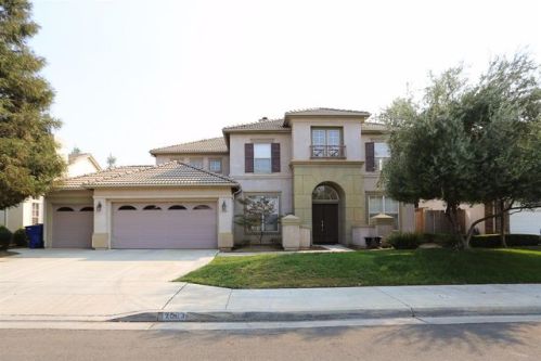 2563 Shea Dr, Fresno, CA 93720-4407