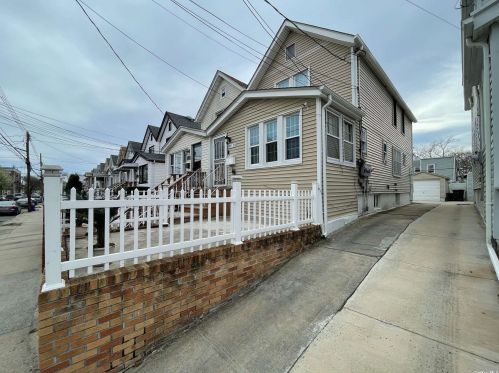 107-30 121st St, Jamaica, NY 11418-3208