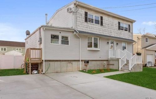 385 Anchor Ave, Rockville Centre, NY 11572-2905