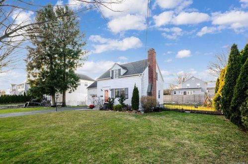 43 Johnson Rd, Scarsdale, NY 10583-5709