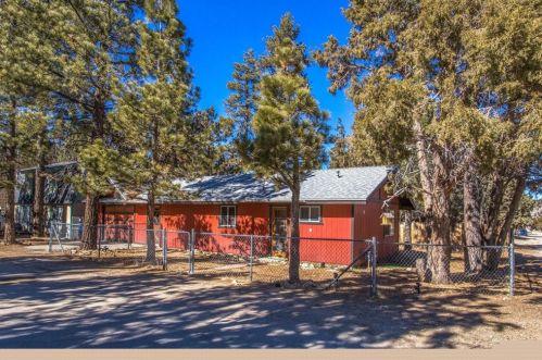 2099 4th Ln, Big Bear City CA  92314-9560 exterior