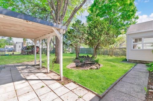 11 Bristol Rd, Windsor Locks CT  06096-2009 exterior