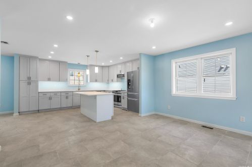 143 Merritt Ave, Wheatley Heights NY  11798-2339 exterior