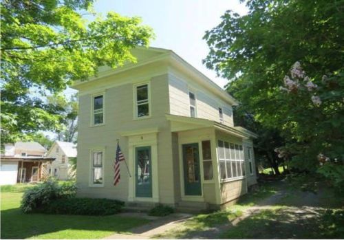 8 Fayette St, Earlville, NY 13332-1922