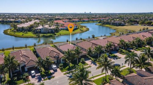 2979 Aviamar Cir, Naples, FL 34114-9565