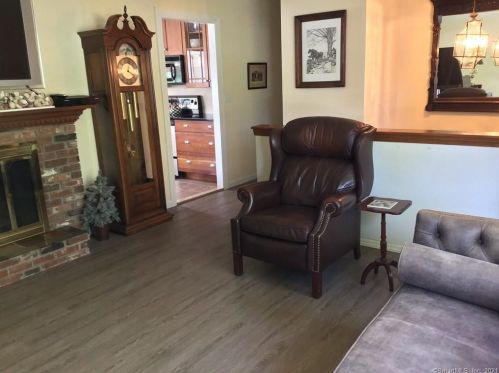 7 Strawberry Hill Rd, Milford CT  06461-3539 exterior