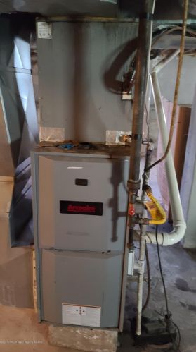 138 Rdg Ave, Tinton Falls NJ 07712-6745 exterior