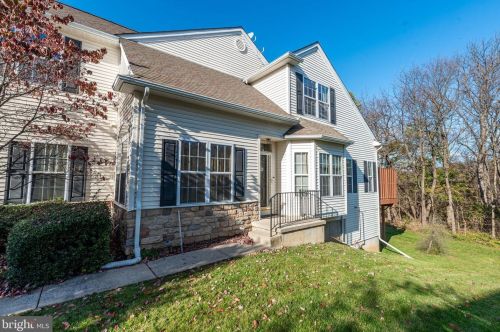 151 Willow Dr, Easton, PA 18045-7481