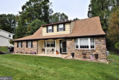 17 Fawn Dr, Southampton, PA 18966-2811