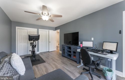 281 Chelsea Cir, Newtown Square PA  19073-2104 exterior