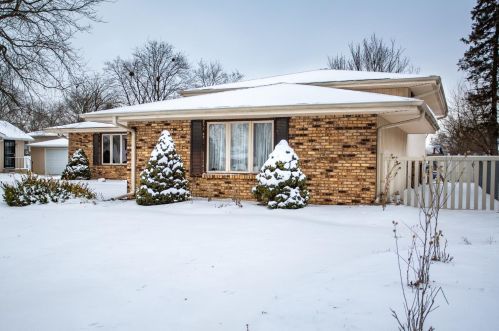 1413 Azalea Dr, Hammond, IN 46321-3810