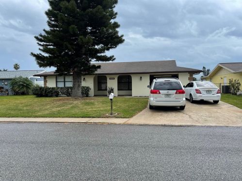 4008 Star Island Dr, Tarpon Springs, FL 34691-3463