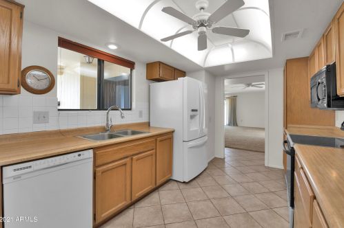 21019 Totem Dr, Sun City, AZ 85375-2553