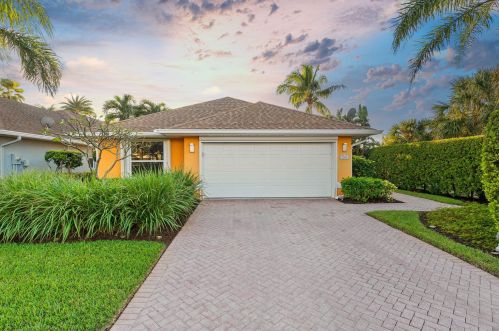 3265 Lakeshore Dr, Fort Pierce, FL 34949-8711