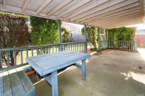 316 Herbert Pl, Bethpage NY  11714-4714 exterior