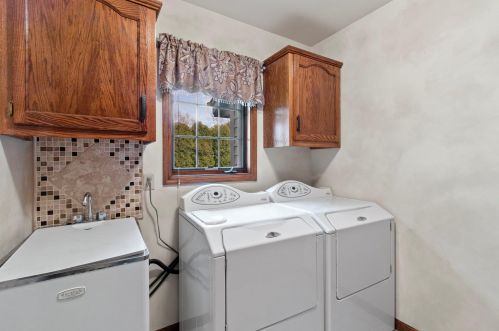 4580 Sommerset Dr, Waukesha WI  53151-6876 exterior