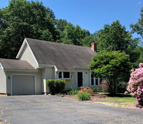 17 Brookwood Ct, Waterbury, CT 06712-1502