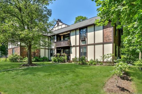 21 Foxwood Dr, Pleasantville, NY 10570-1122