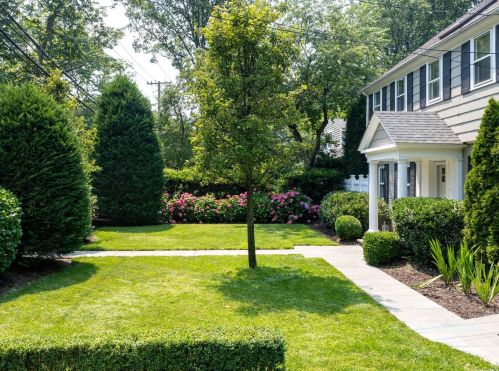 223 Shoreward Dr, Great Neck, NY 11021-2716