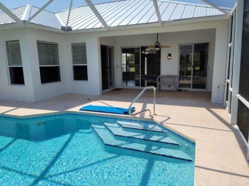 1041 Abingdon Ave, Fort Pierce FL  34953-2804 exterior